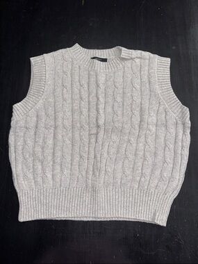 forever 21 gray cable knit sweater vest. size small. excellent used condition.